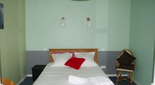 Hôtel des Voyageurs, Rezerwuj Hotel Chef-Boutonne Poitou-Charentes