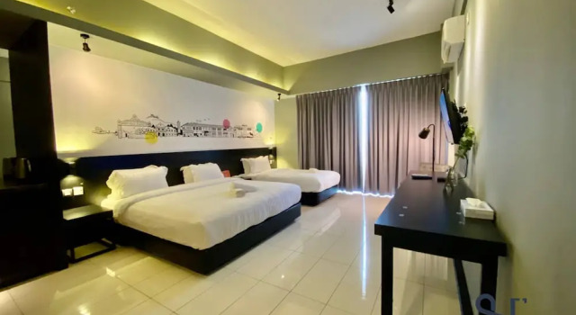 Трёхместный номер Standard с балконом Homesuite' Home at Aeropod SOVO