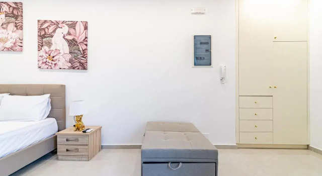 Elegant Suite 2 near the Beach, Book Hotel Hotels in Crete with Parking, Parking