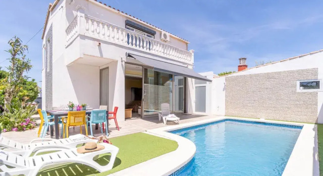 Sunlit Villa Near Sandy Beach