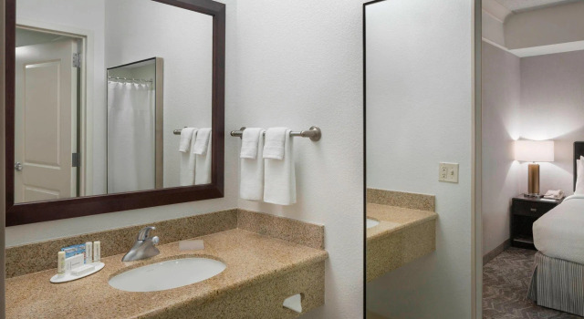 Четырёхместная студия SpringHill Suites Napa Valley