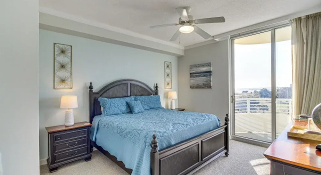 Beachside Biloxi Club Condo: Balcony w/ Ocean View, Забронировать Апартаменты/квартира Отели Миссисипи - побережья с парковкой, Парковка