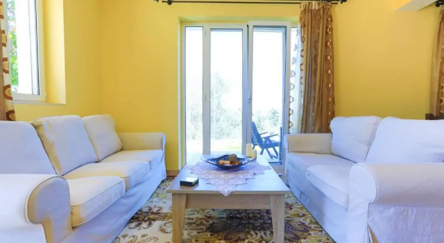 Villa Lemonita: Brand new, sea views, WiFi, near Loggos