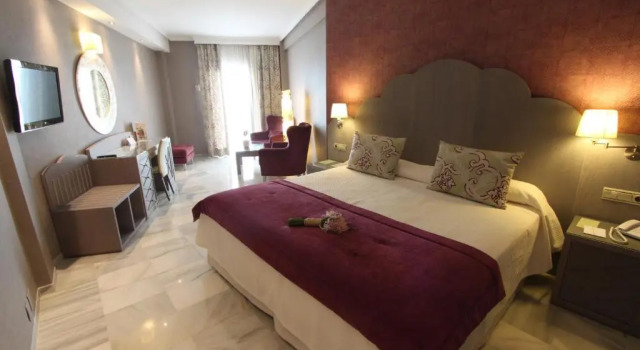 Семейный полулюкс с балконом и с видом на море Hotel Balcón de Europa