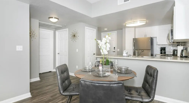 Luxury Stay by SB Suites, Забронировать Отель Сан-Диего San Diego Metropolitan Area, рядом с Casa de Estudillo