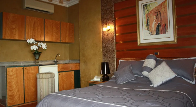 Полулюкс с балконом Camelot Hotel