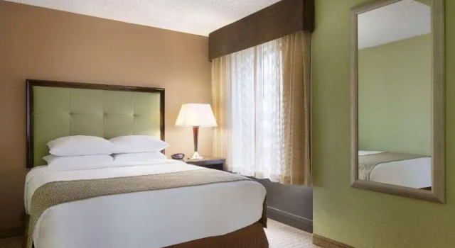 Трёхместный номер Business Days Inn by Wyndham Baltimore Inner Harbor