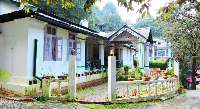 Emily Cottage by Travellers Paradise, Rezervovat Rekreační dům Nainital Uttarakhand