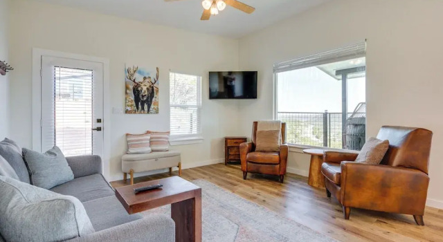 Hot Tub, Boat Ramp: Cabin Close to Canyon Lake