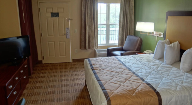 Studio 6 Suites Fresno North CA