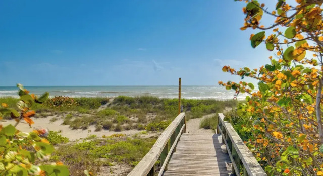 Апартаменты Dogs Welcome, Steps to Beach: Cocoa Beach Retreat!