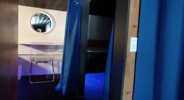Кровать в общем номере Zens Inn