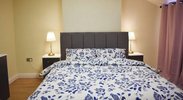 Номер Comfort Bedroom in Apartment Walkable china town