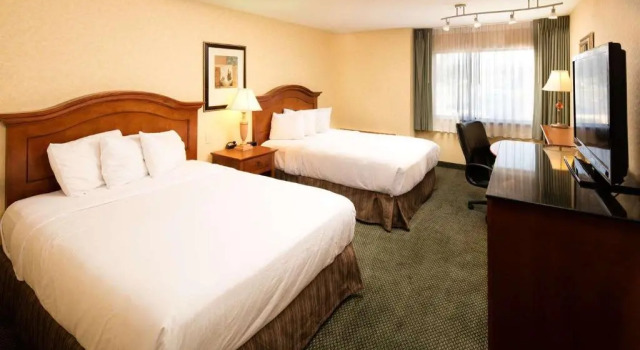 Четырёхместный номер Superior Red Lion Hotel Kennewick Columbia Center