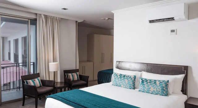 Четырёхместный номер Standard с видом на бассейн Trinity Wharf Tauranga