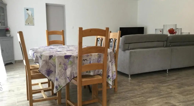 Jolie Maison Familiale Climatisée Avec Piscine Chauffée, Vue Sur Le Luberon, Située Aux Taillades, 6 Personnes Ls2-317 Bureu, Забронировать Отель Ле-Тальад Люберон