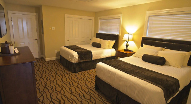 The Pelham Resort Motel, Varaa Motelli Hotellit New England uima-altaalla, Uima-allas