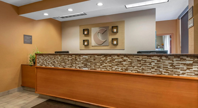 Comfort Inn & Suites Orlando North, Buchen Sie Hotel Hotels in North Orlando mit Parkplatz, Parkplätze
