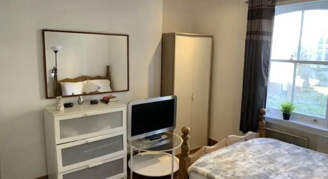 Victorian House 2 Bed 2 Bath Next to Barbican Tube, Varaa Hotelli 3 tähden hotellit kohteessa Merseyside, 3*