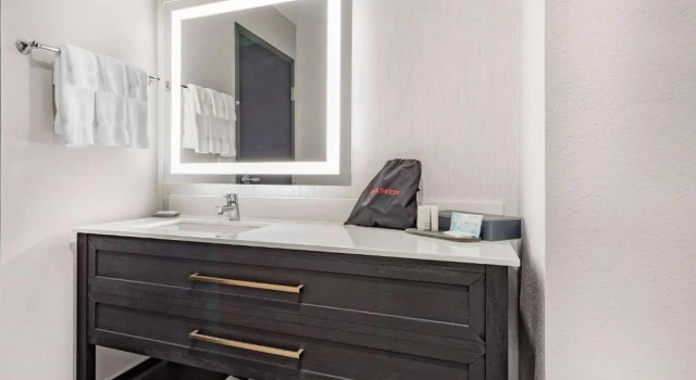 Номер Standard LaQuinta Suites by Wyndham South Bend Notre Dame Area