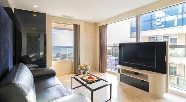 Двухместный полулюкс с балконом и с видом на город The Sanctuary Resort Pattaya, BW Signature Collection