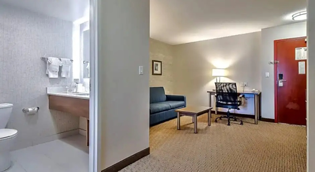 Двухместный люкс c 1 комнатой Comfort Inn & Suites Calgary South
