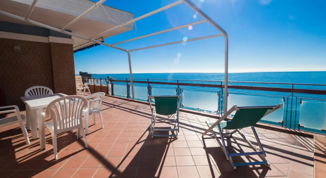 Апартаменты с 2 комнатами с балконом и с видом на море Casa Vacanze Maiori
