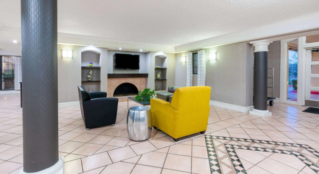 Super 8 by Wyndham The Woodlands North, Reserva ahora Hotel Hoteles en Shenandoah con piscina, Piscina