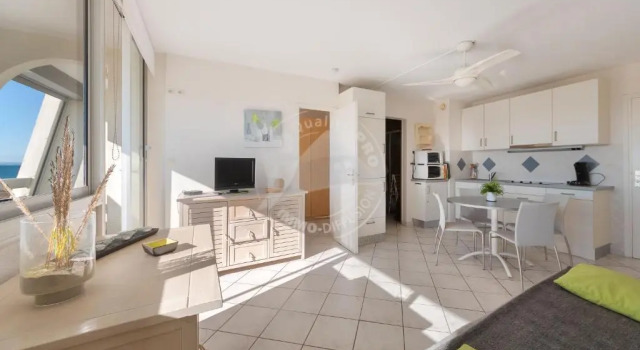 As21522 - P2 climatisé avec belle vue sur la Mer avec piscine et parking privé, Rezerwuj Apartament Hotele w Camargue z parkingiem, Parking