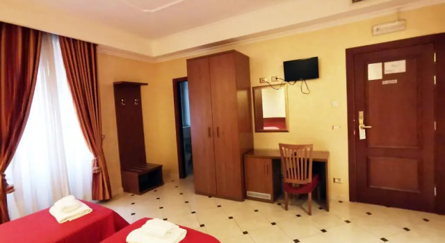 Трёхместный номер Standard Hotel Valentino Palace