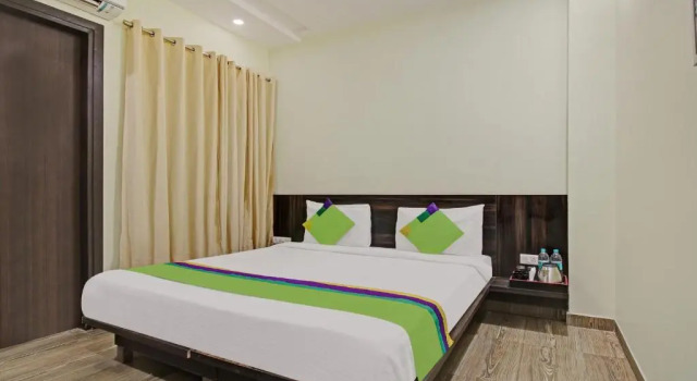 Hotel Aarya, Забронировать Отель Отели Гомти Нагара с парковкой, Парковка