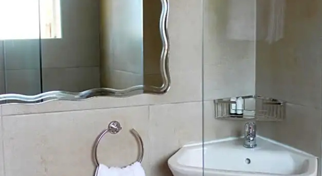 Двухместный номер Standard с видом на бассейн Oceans Hotel & Self Catering