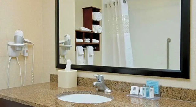 Четырёхместный номер Standard с видом на залив Hampton Inn & Suites Ocean City Bayfront-Convention Center