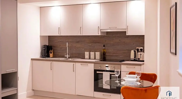 Modern Queen Street Apartment In The Heart Of Town 5