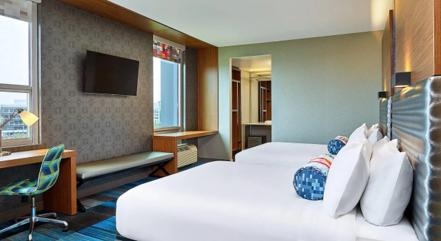Четырёхместный номер Standard Aloft by Marriott Santa Clara