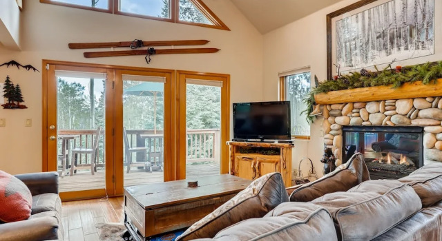 New Listing! Columbine Rock Lodge W/ Hot Tub 4 Bedroom Home, Rezerwuj Dom wakacyjny Hotele w Vail Ski z parkingiem, Parking