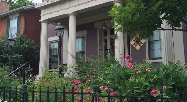 Annie Wiggins Guest House, Забронировать Гостевой дом Галена Иллинойс, рядом с Dowling House