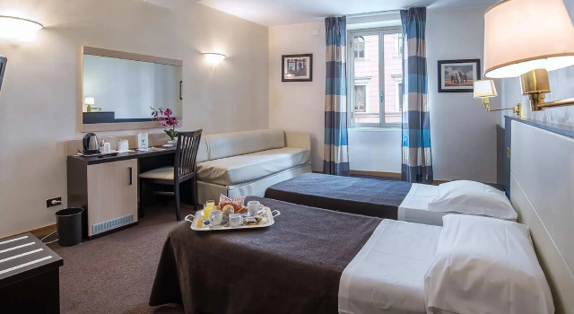 Трёхместный номер Standard Hotel Tritone