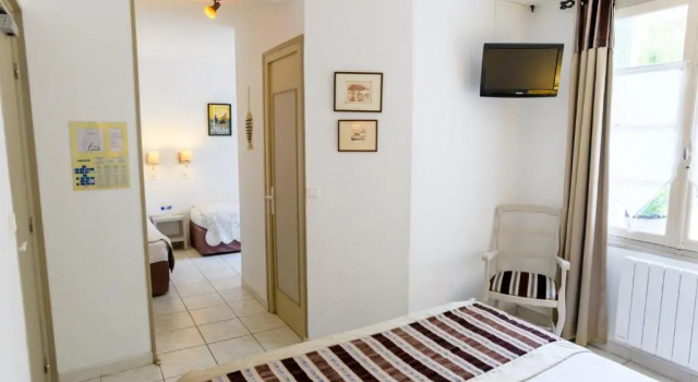 Четырёхместный номер Standard Hôtel Le Peu Breton