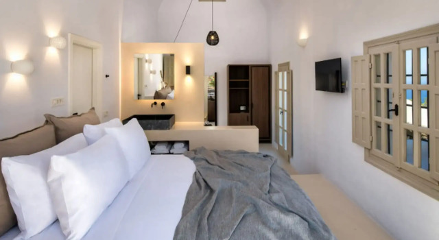 Полулюкс с видом на горы Santo Blue Santorini