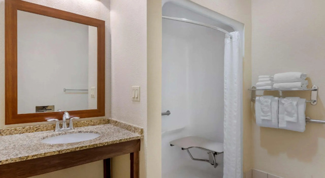 Четырёхместный номер Standard Comfort Suites Near Universal Orlando Resort