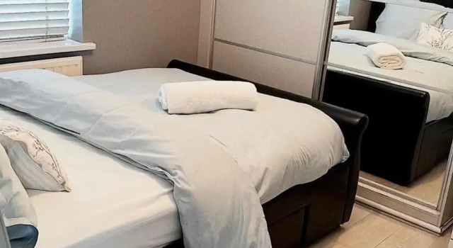 4 Bed House-garden-parking-15 min Elizabeth Line