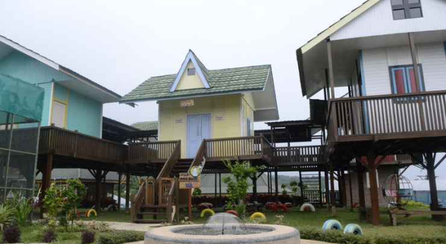 Wisata Edukasi and Resort Kebun Pak Budi, Book Resort Hotels in East Java with a Pool, Swimming Pool