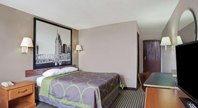Super 8 by Wyndham Nashville/ Dntn/ Opryland Area