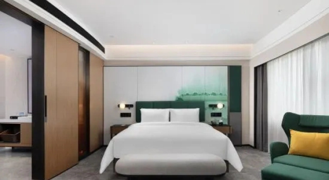 Люкс Business Hampton by Hilton Xi‘an South Gate City Wall