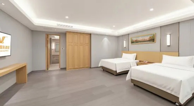 Люкс Deluxe с 2 комнатами Vienna International Hotel (Huaihua City Center Branch)