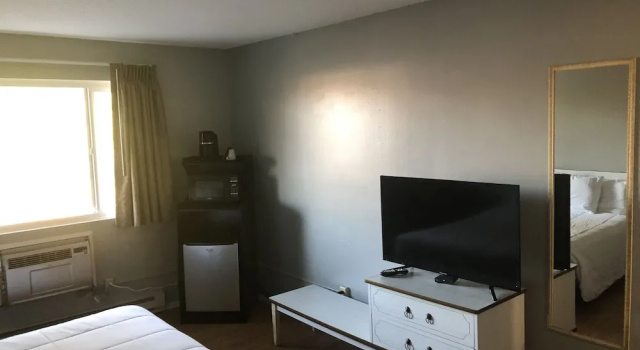 Четырёхместный номер Standard Riverside Inn Dallas