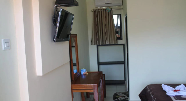 Ray Beach Inn, Забронировать Отель Сингараджа Булеленг