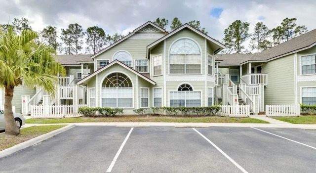 Апартаменты Condo w/ Pool Access & Patio: 8 Mi to Disney!