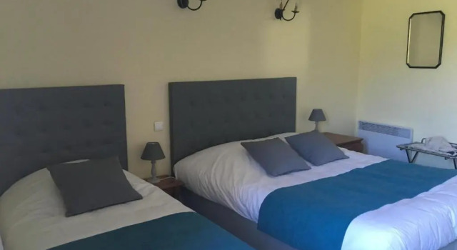 Семейный номер Standard Logis Hôtel La Bastide des Monges